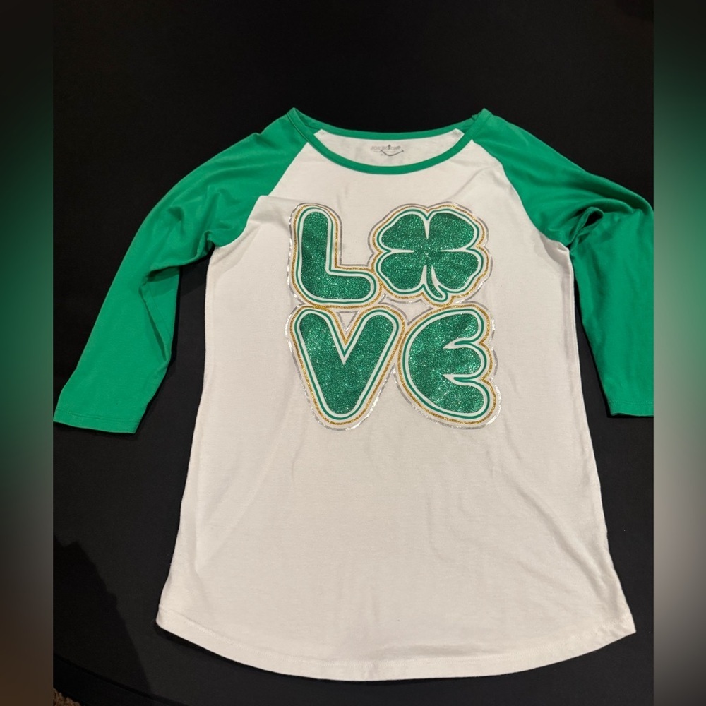 Girls' Green & White LOVE Shamrock Raglan Top - Picture 2 of 4